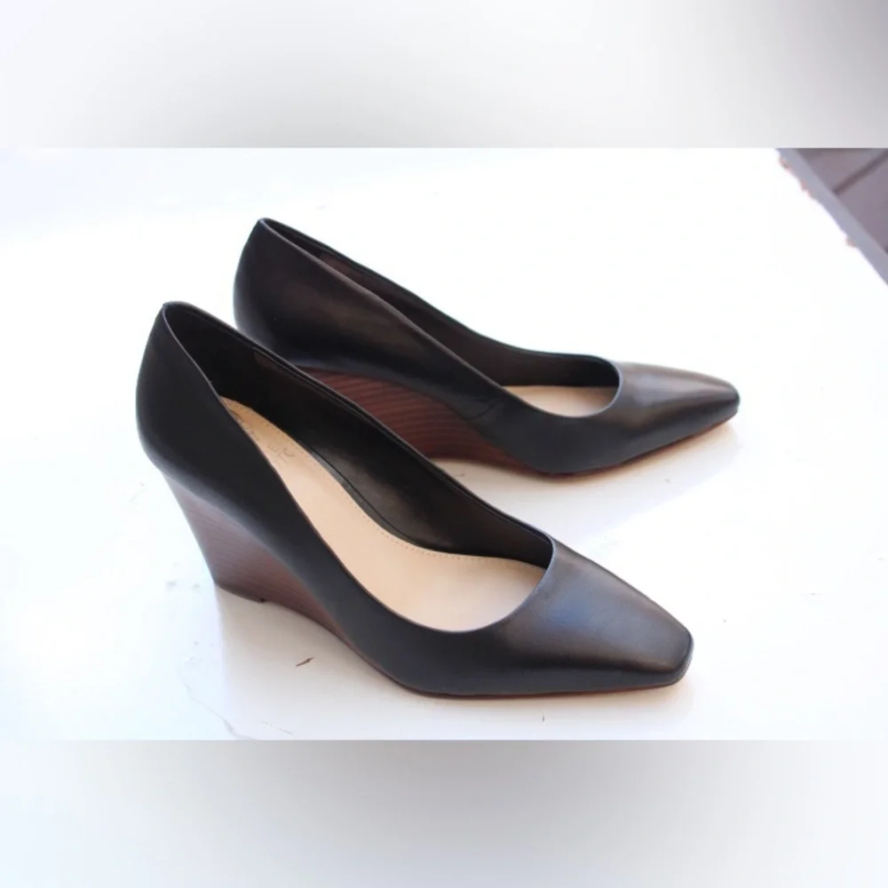 NWOT Vince Camuto wedges